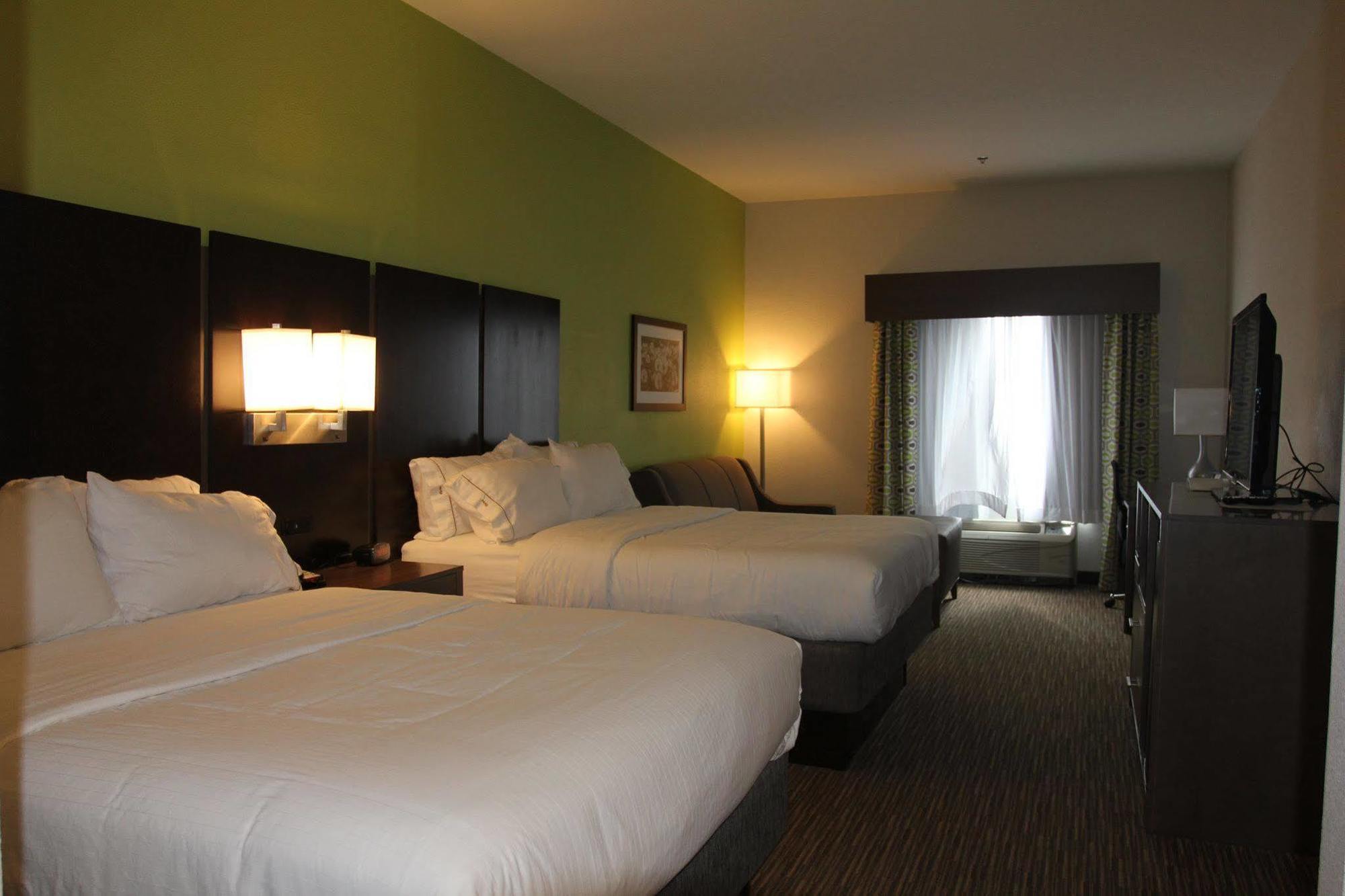 Hotel Express & By Ihg 2*