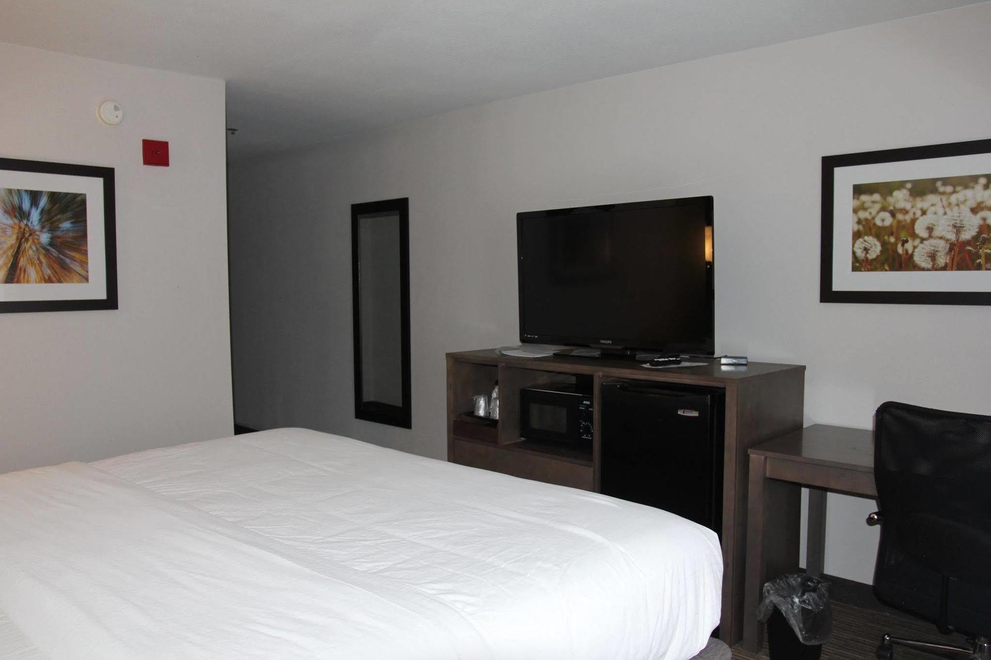Express & By Ihg Hotel 2*