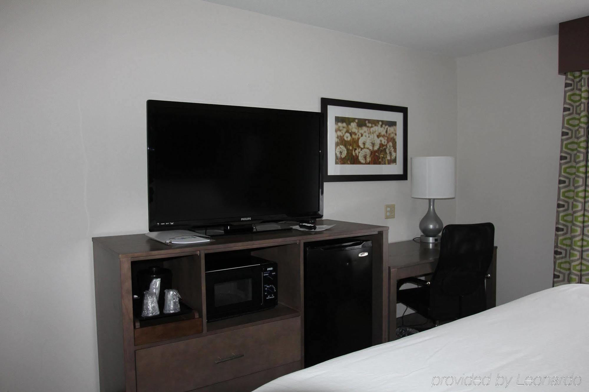 Express & By Ihg Hotel 2*